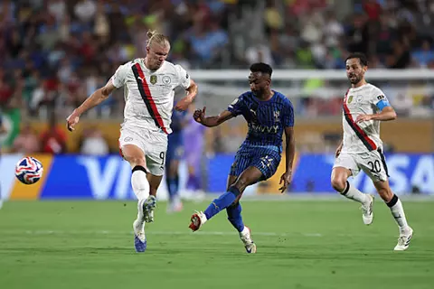 بالكاد جمع أموال متعب الحربي.. لماذا لا تقع مكافآت كأس العالم للأندية ضمن أولويات الهلال؟